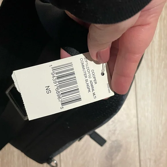 Michael Kors Sling Pack Men’s - Picture 6 of 9